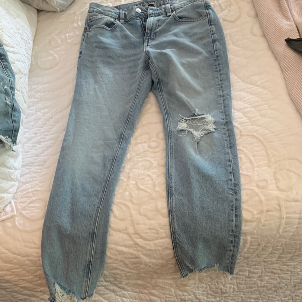 American Eagle Women's Light Blue Distressed Jeans